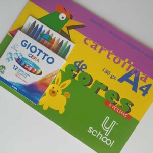 Kit para desenho. Cartolinas A4 e canetinhas ou cera. Para atividades criativas
