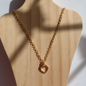 Fio dourado de coração. Semijoias artesanais