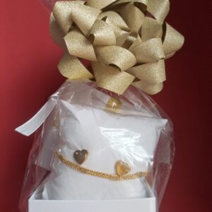 Conjunto de brincos de coração e pulseira. Presente especial para ela.