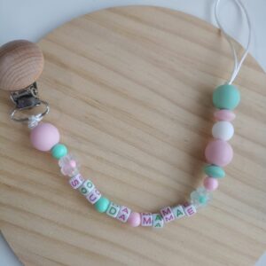 Prendedor de chuchas personalizado com frases criativas.